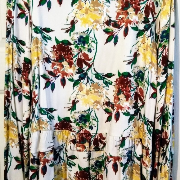 JUST FAB, Flower Blouse, Size XL - Picture 3 of 4